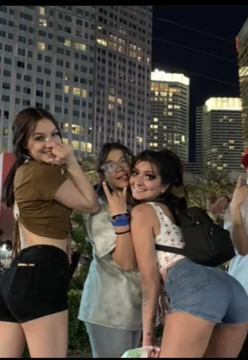 Who’s Ass are you fucking🤤 by Trivity500