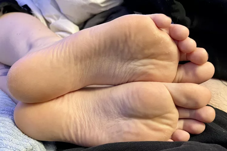 Who’s coming to worship my feet? by SweatySoles420
