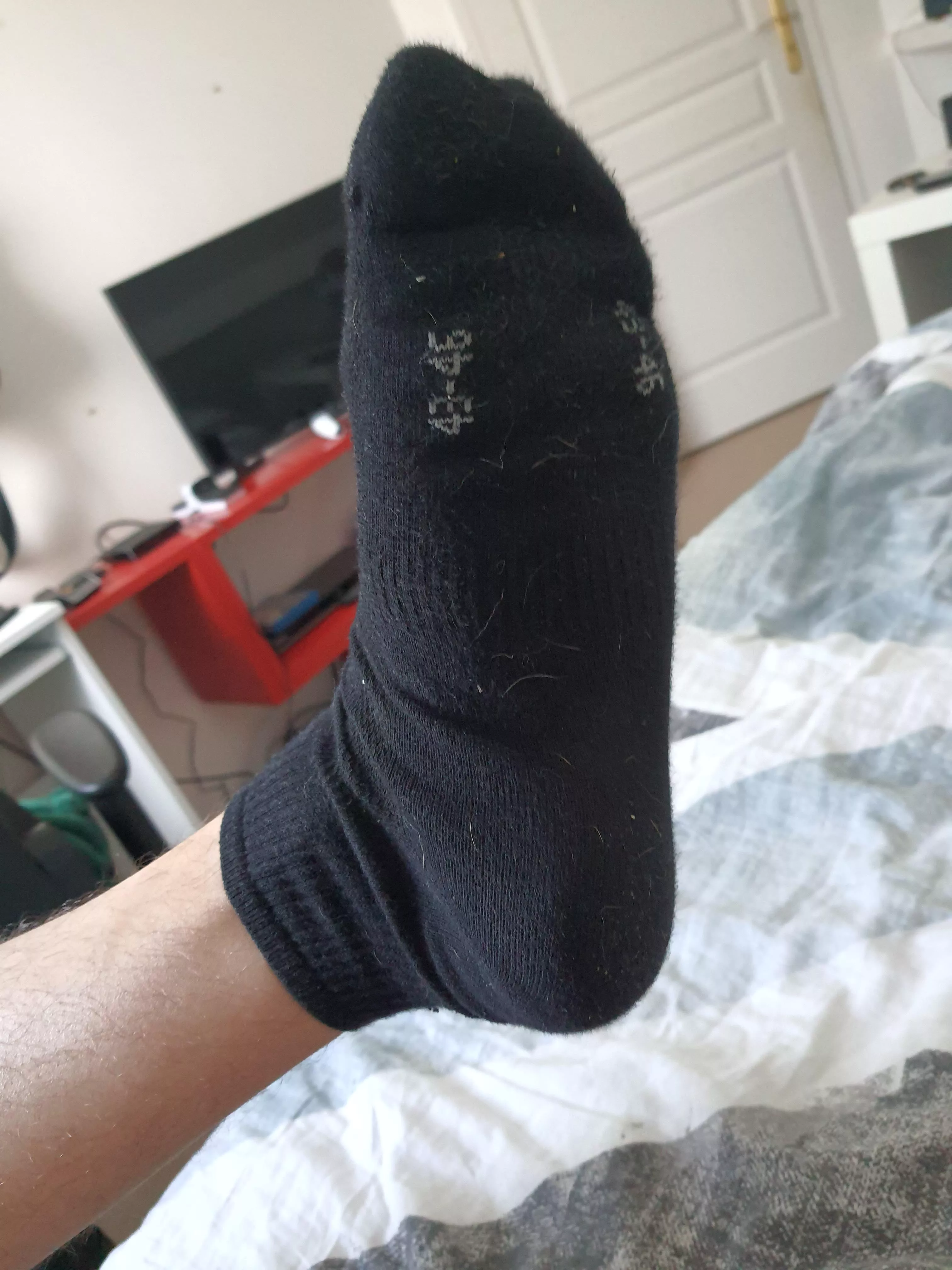 who's down to compare feet or trade feet ? posted by Forsaken_Ad7912