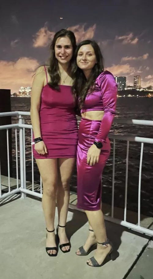 Who’s dress is hitting the floor for you tonight? Comment below! P m open by Unlikely-Speed1349