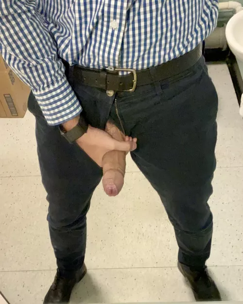 Who’s getting on their knees to please daddy? by liammm_941