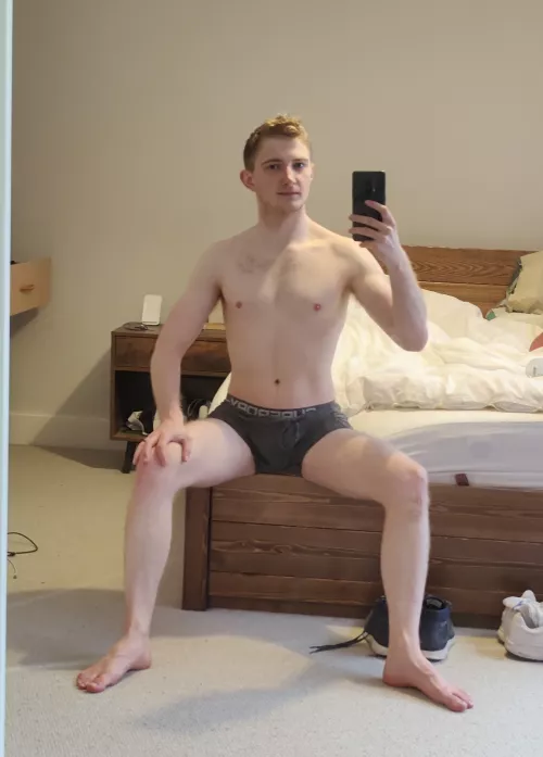 Who's going to be a good boy and kneel between my legs today? by Atomlad360