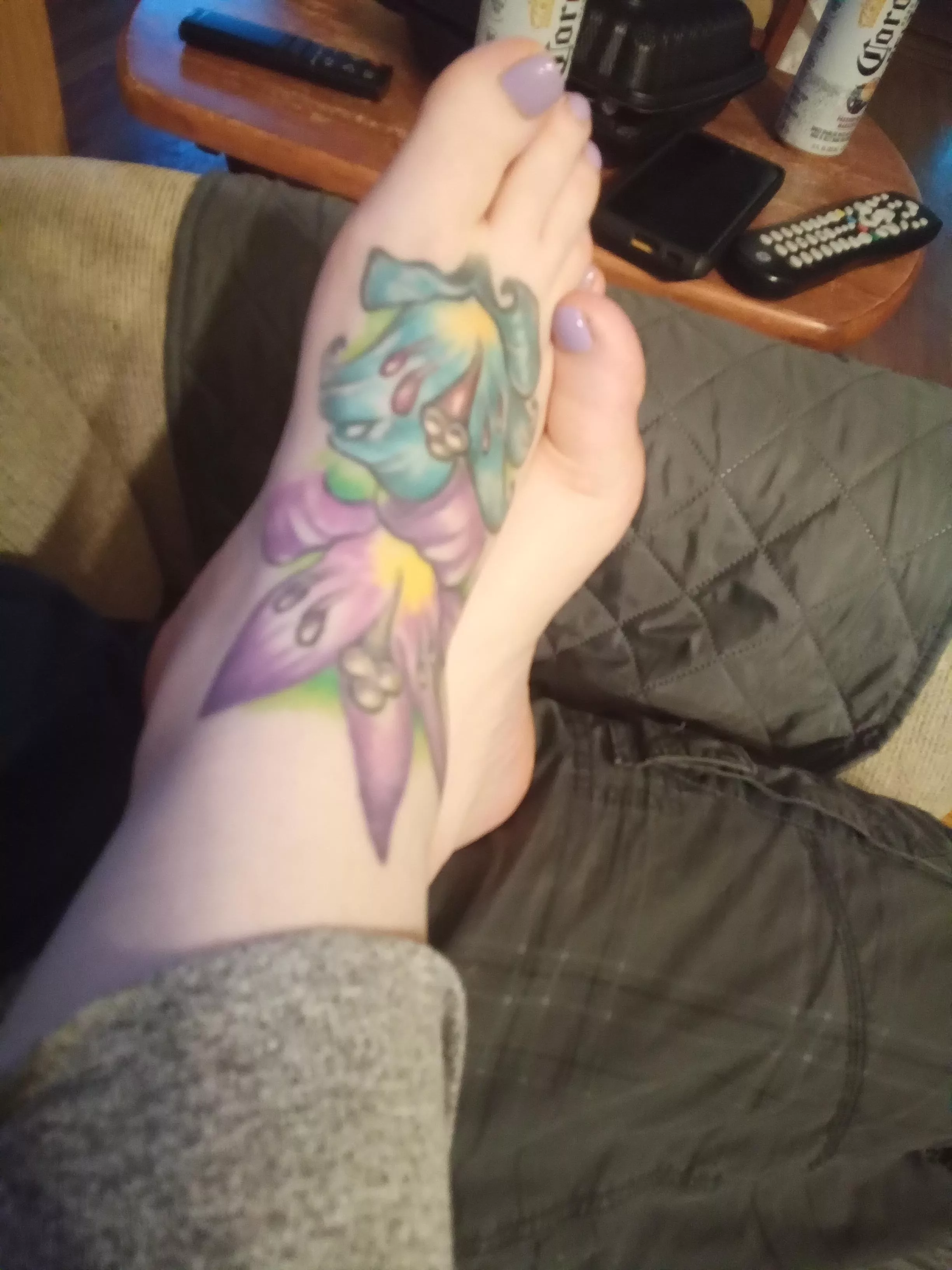 Who's gonna enjoy my feet tonight? posted by ErinRealta