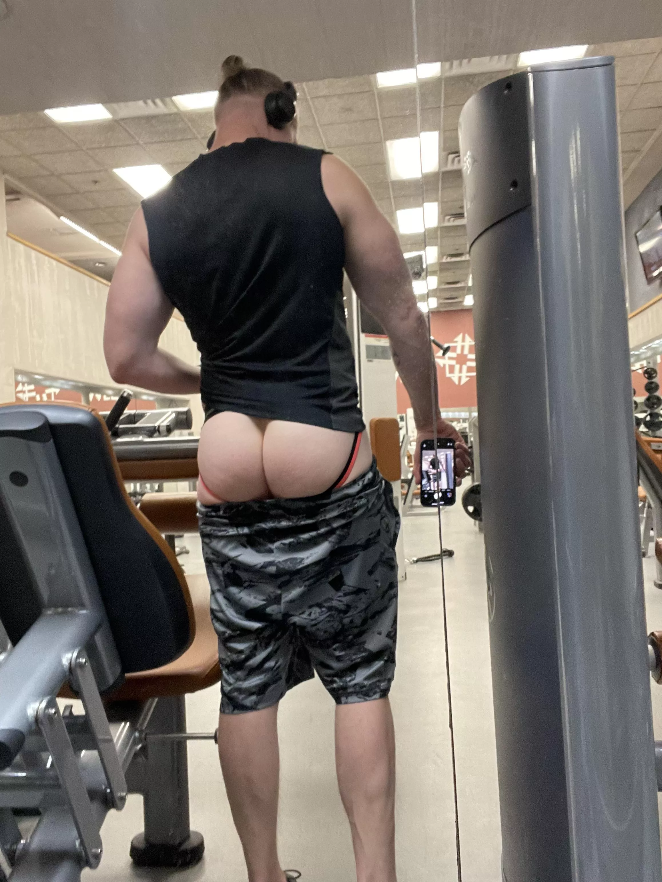 Who’s gonna join me in the steam room posted by Pagingdrallen