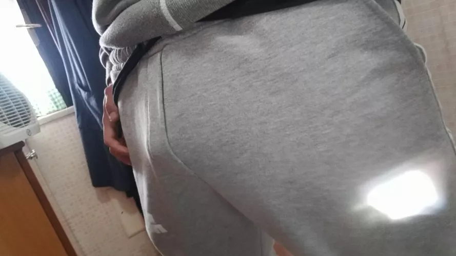 Who's gonna lick my bulge? by giuangiuan