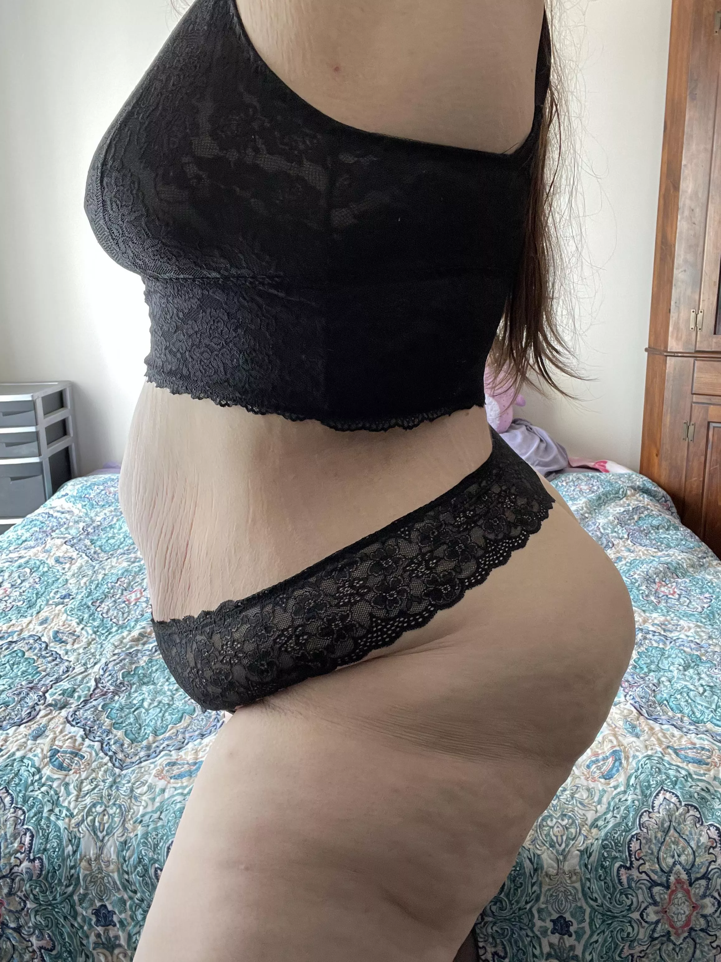 Who’s gonna take this set off me? 😈🖤 posted by xohellokitten