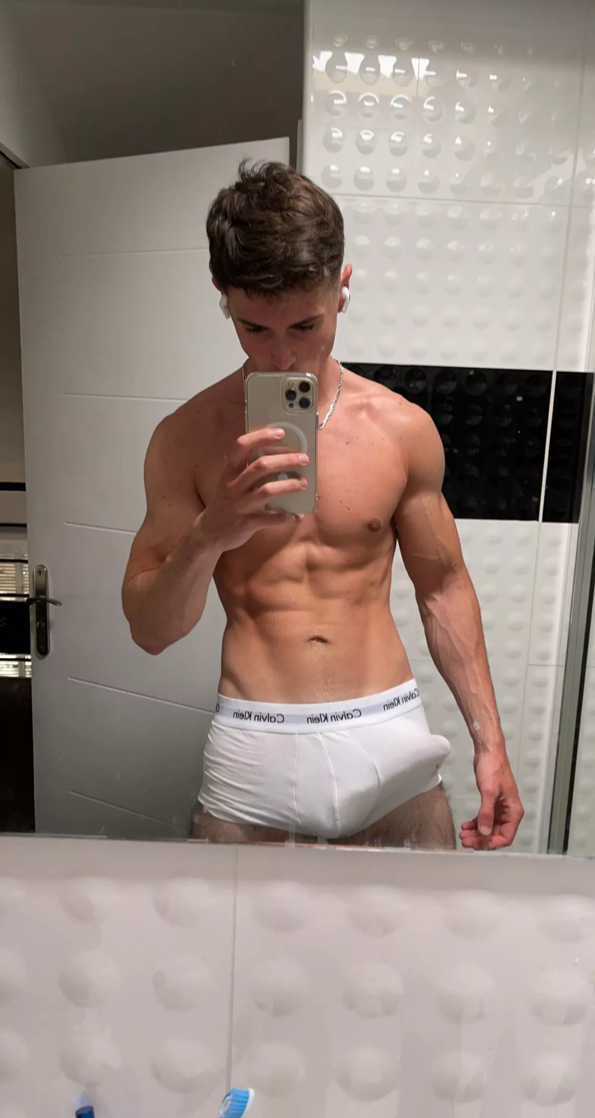 Who’s helping me in the shower… 9 inch posted by jjbare34