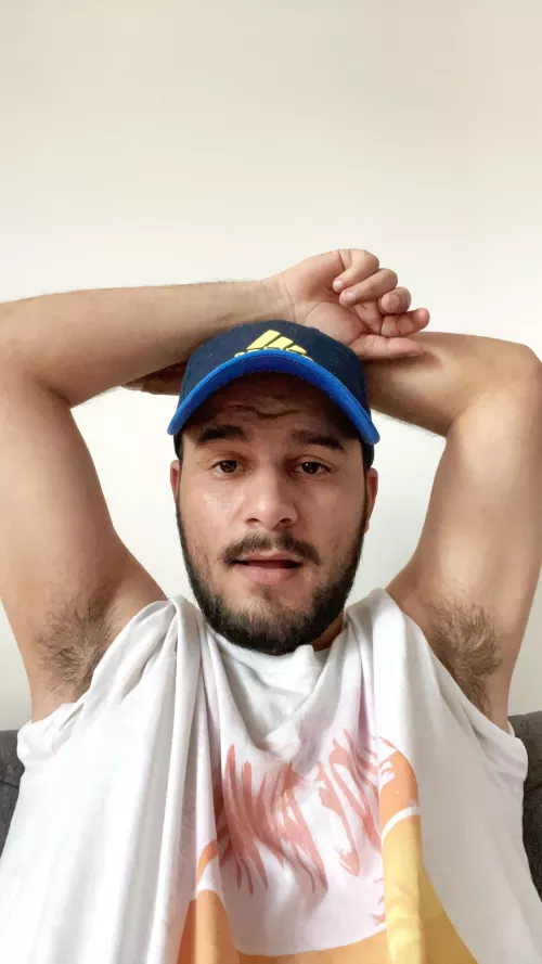 Who’s hungry? Dm me by Glittering_Wear_9891