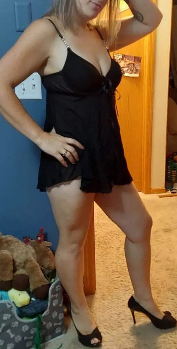 Who’s joining me 😘😘 posted by Sexymilf34