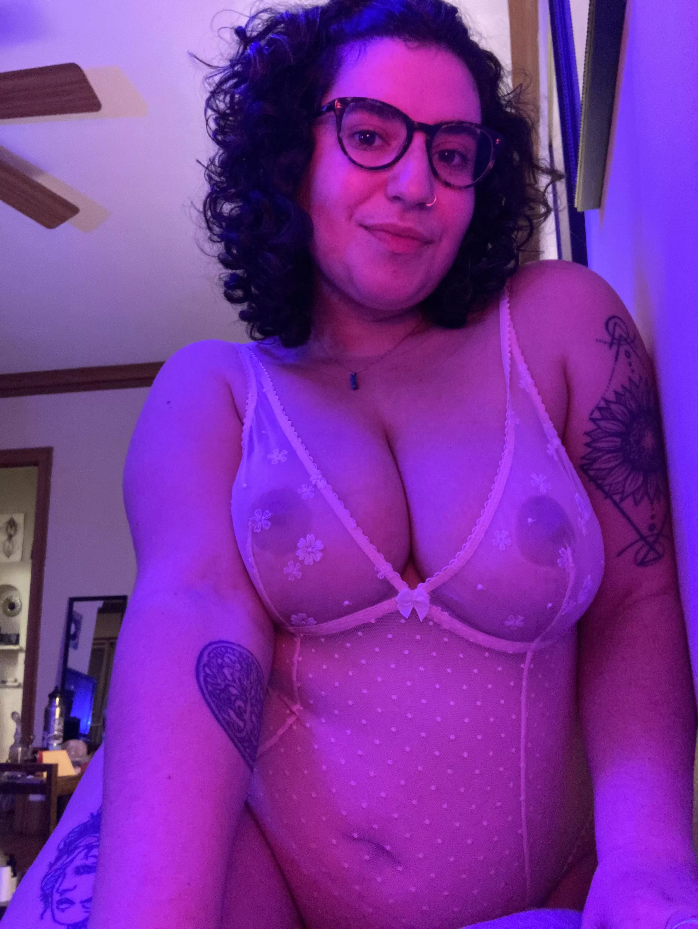 🥸 who’s joining my book club? posted by QueenOfThiccville