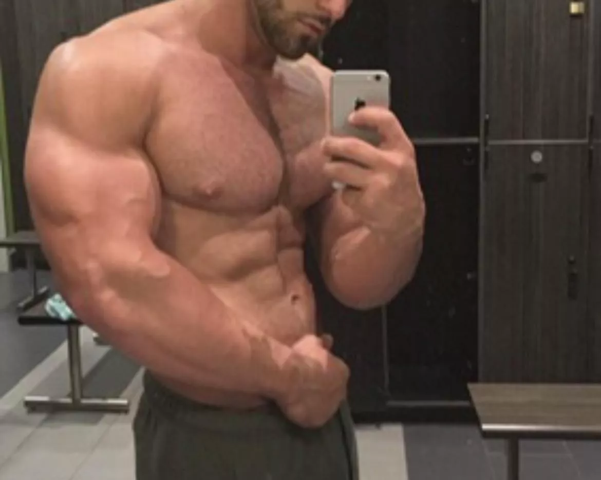 Who’s looking to worship? posted by thehungstallion