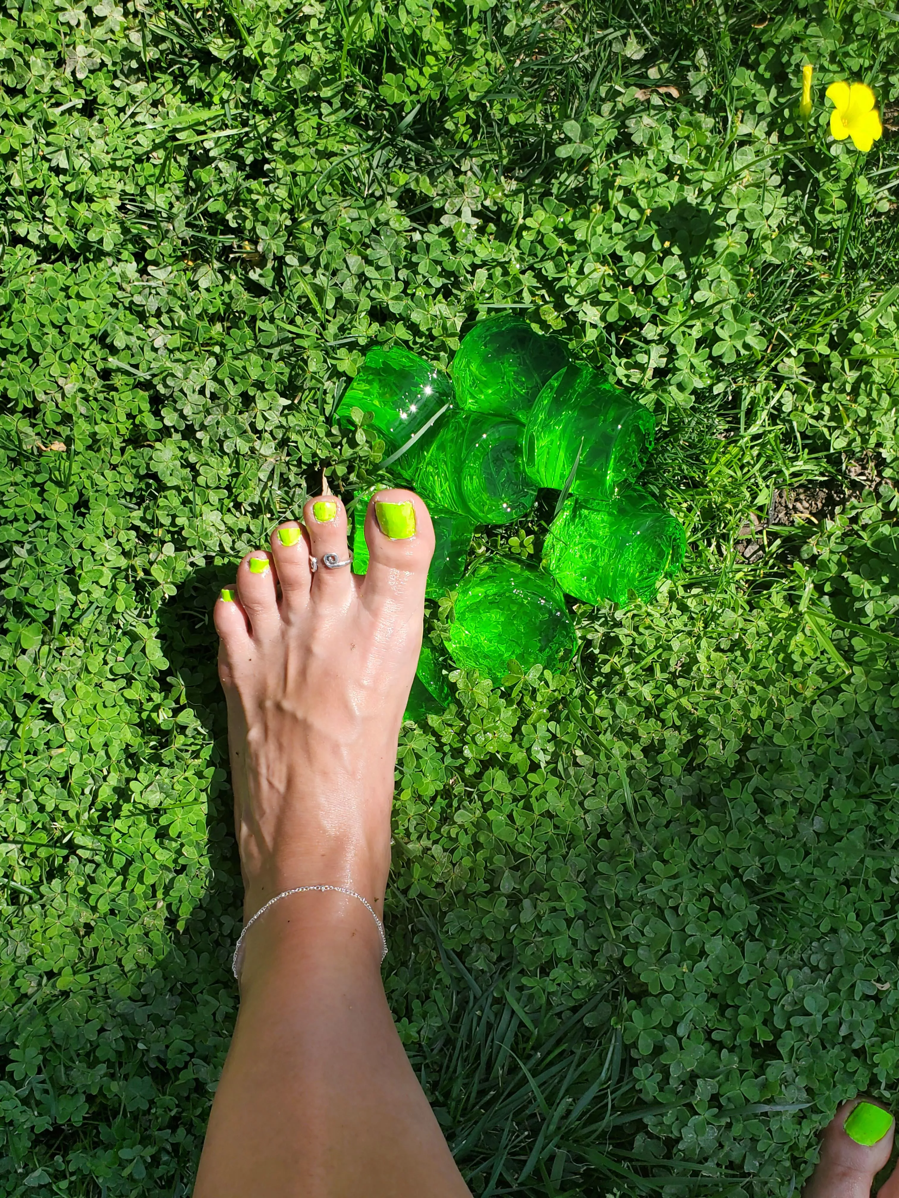 who's not wearing green...these ladies are looking for someone to pinch...any takers? posted by jessicaleighfeet