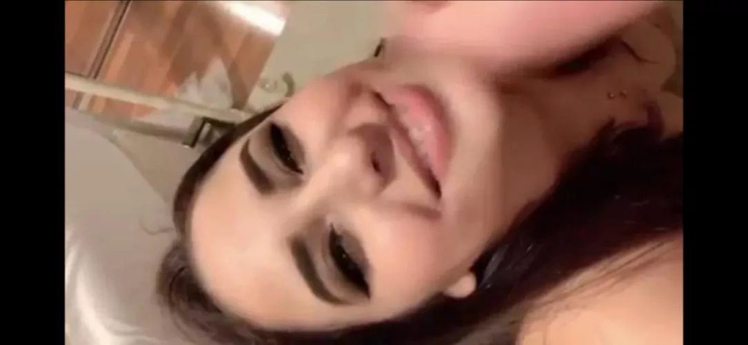 who's she? by vaibhavxx