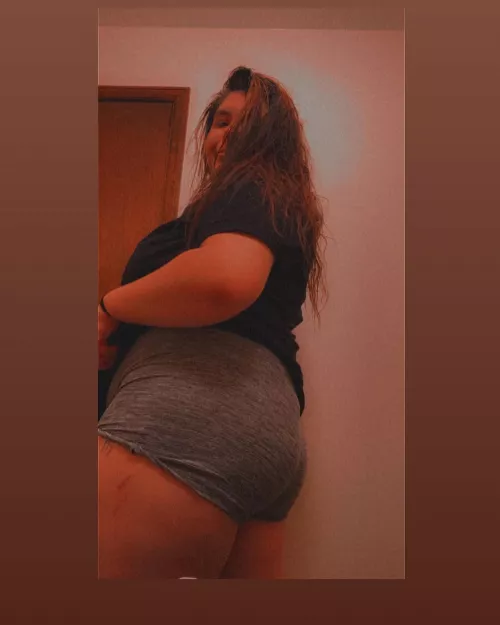 Who’s up ? 😏 by Sad_Nectarine2020