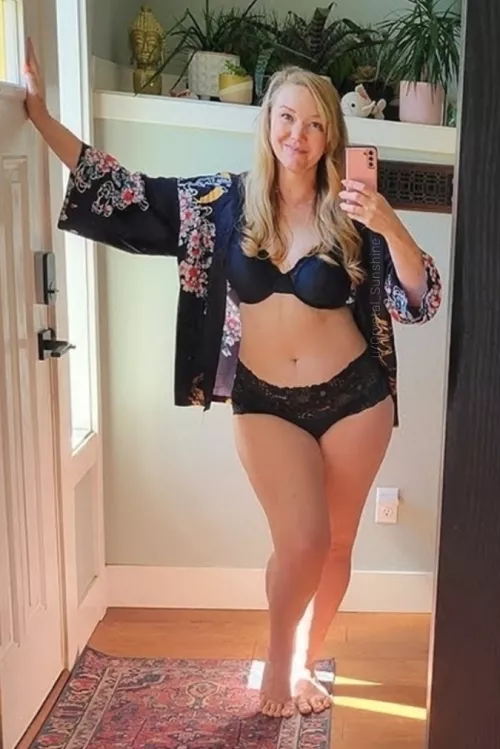 Why ask if I'm still fuckable when I know I am 😉 [F48] by Crystal_Sunshine_