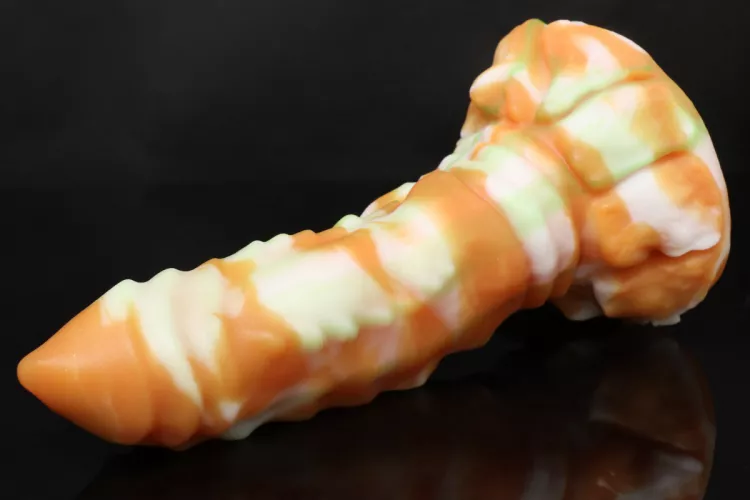 Why did I fall in love with this horrendous combo of clown fish and green drips? Idk either by winters_children