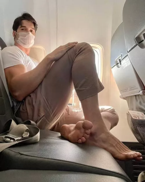 Why do I never get to sit nxet to this g7y on a plane? by keelsonout