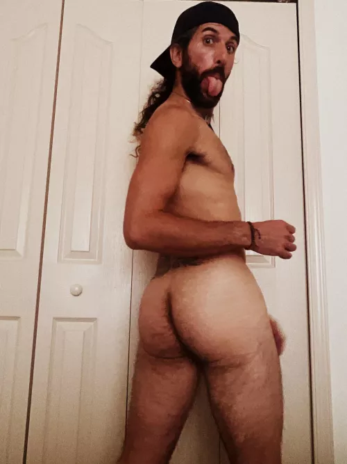 Why do we love butts? 🤔 by giuseppecandle