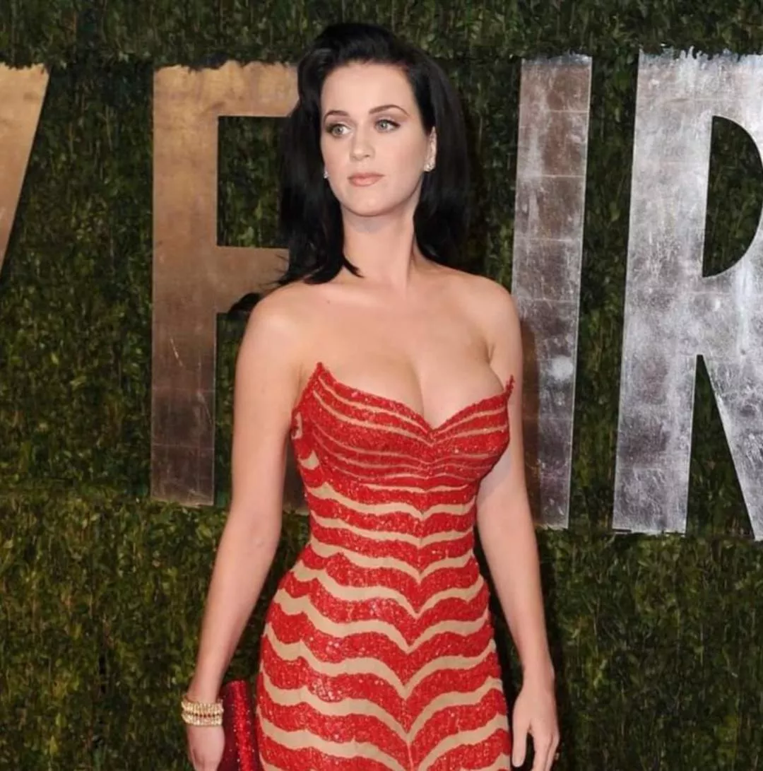 Why does it seem like Katy Perry got bigger breasts before when she didn't have a child? posted by LeNewbiee