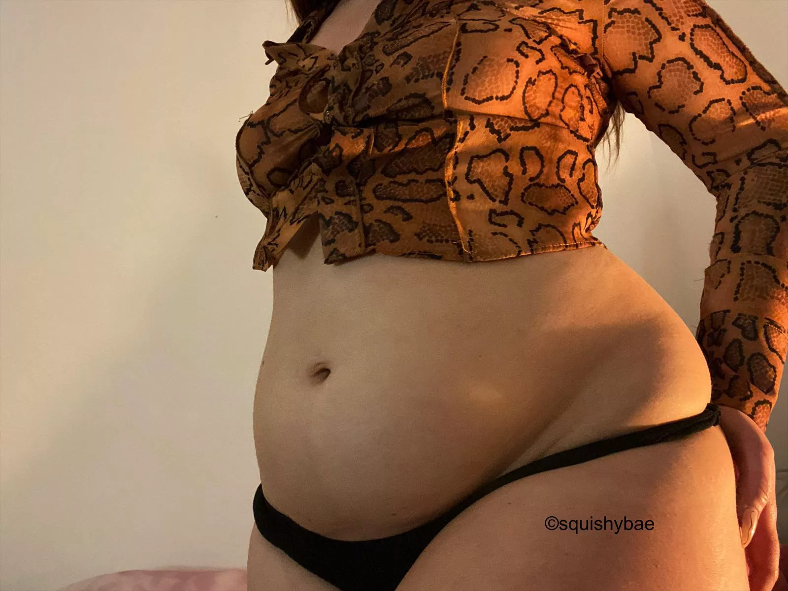 Wide girl 🖤 posted by squishy_bae