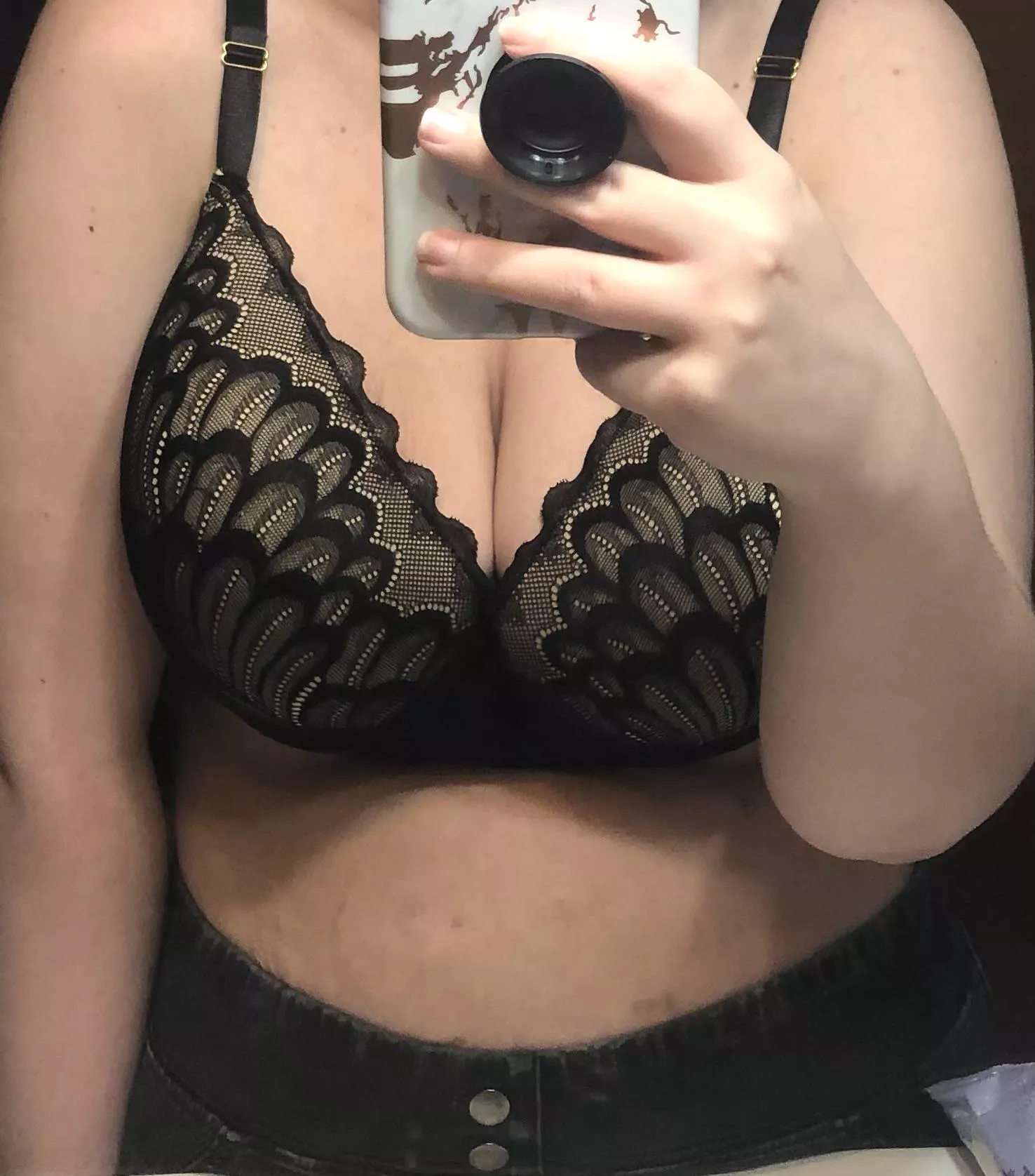wife (33) getting ready for the day. 😍 posted by HotWifeNHubs89
