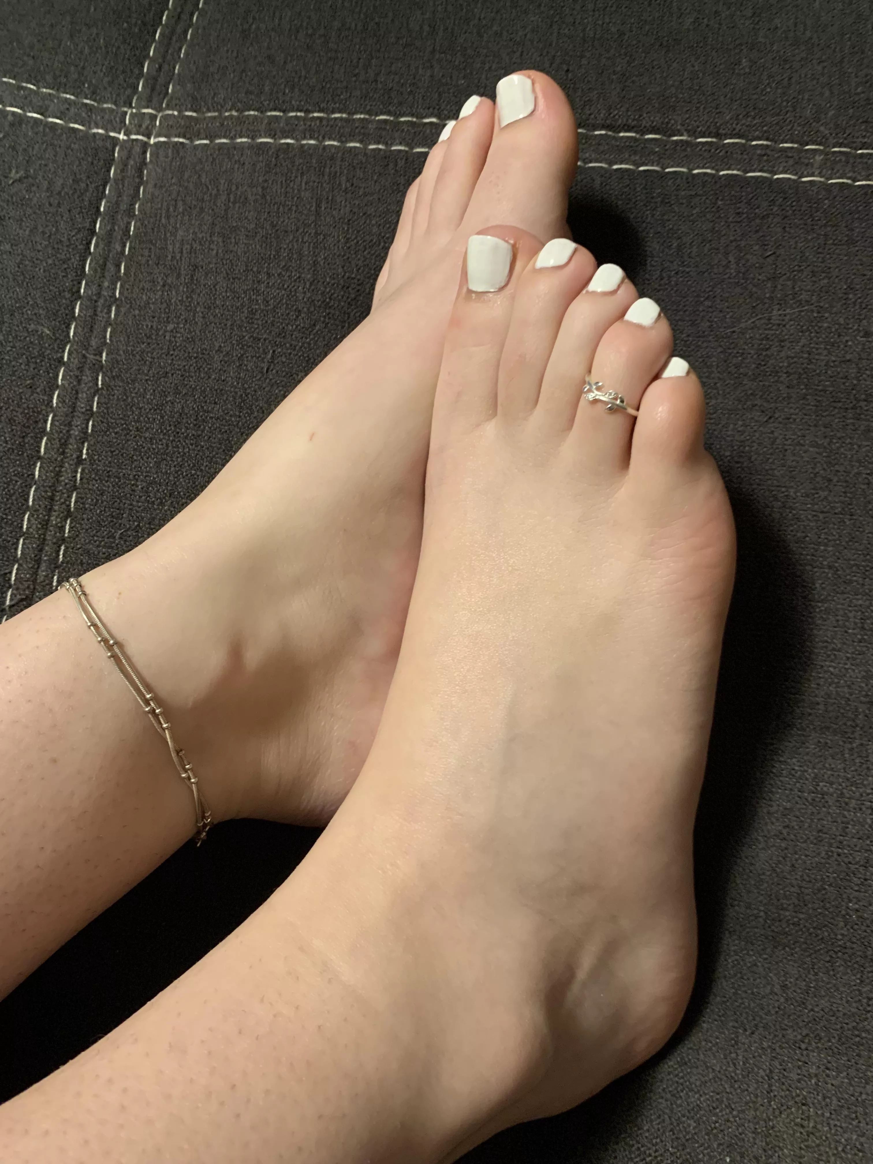 Wife likes to show off her feet posted by byichskcbs