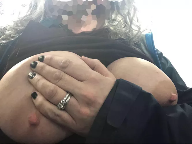 Wife snapped this early today at EWR… reposted to protect her privacy by im1luckyman