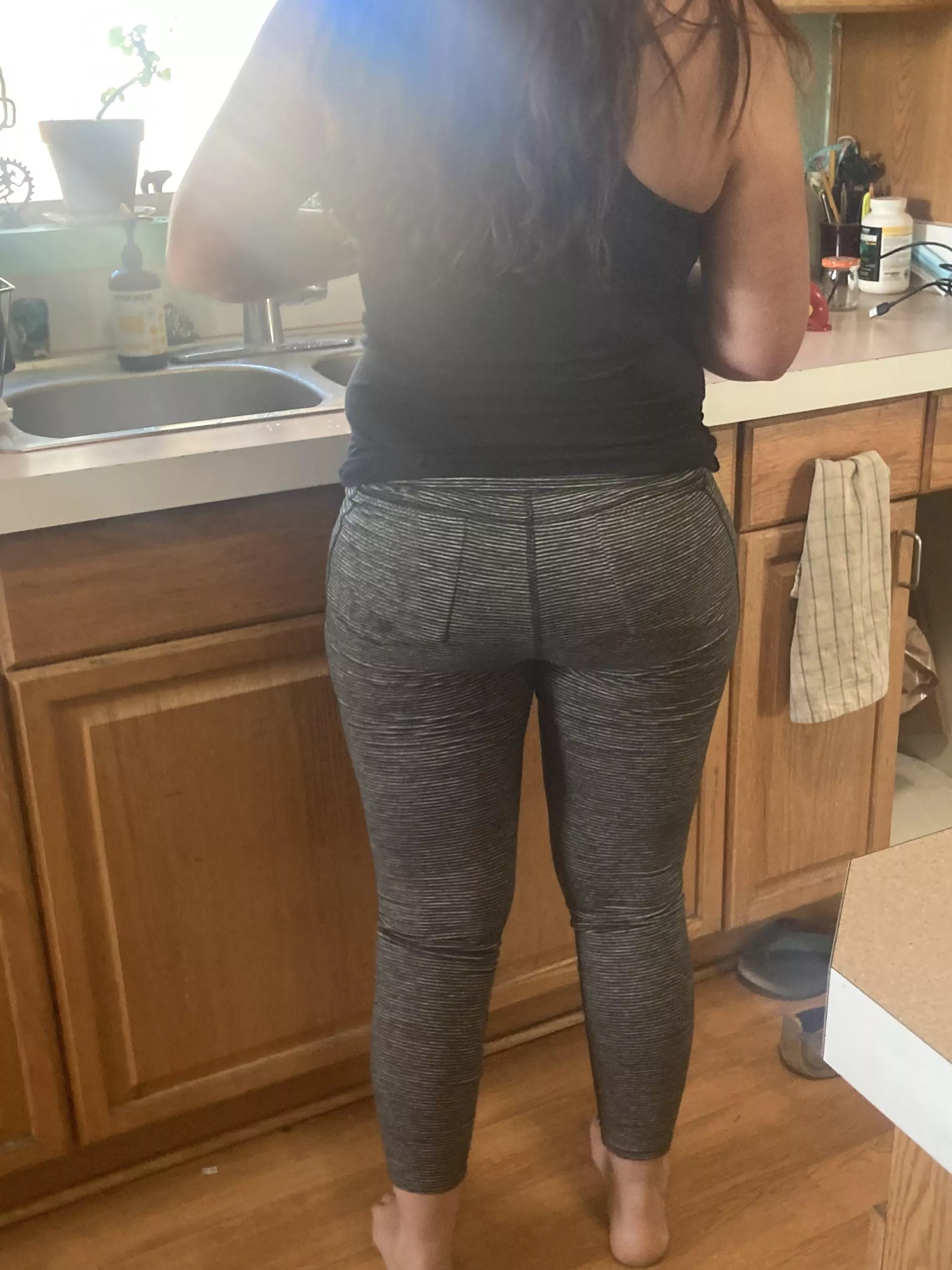 Wifemom ass🍑🔥 posted by Altruistic-Egg-9921