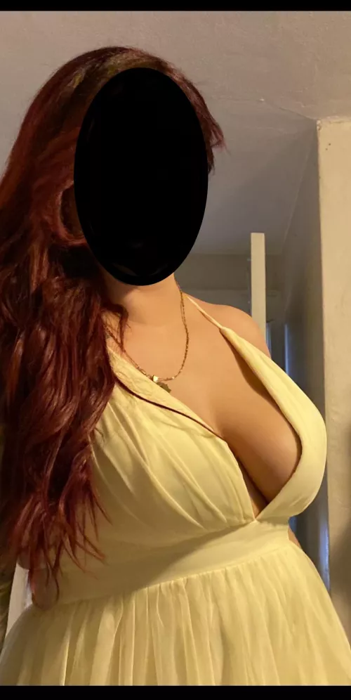 Wifey looking great. Feel free to message. by BoredE11