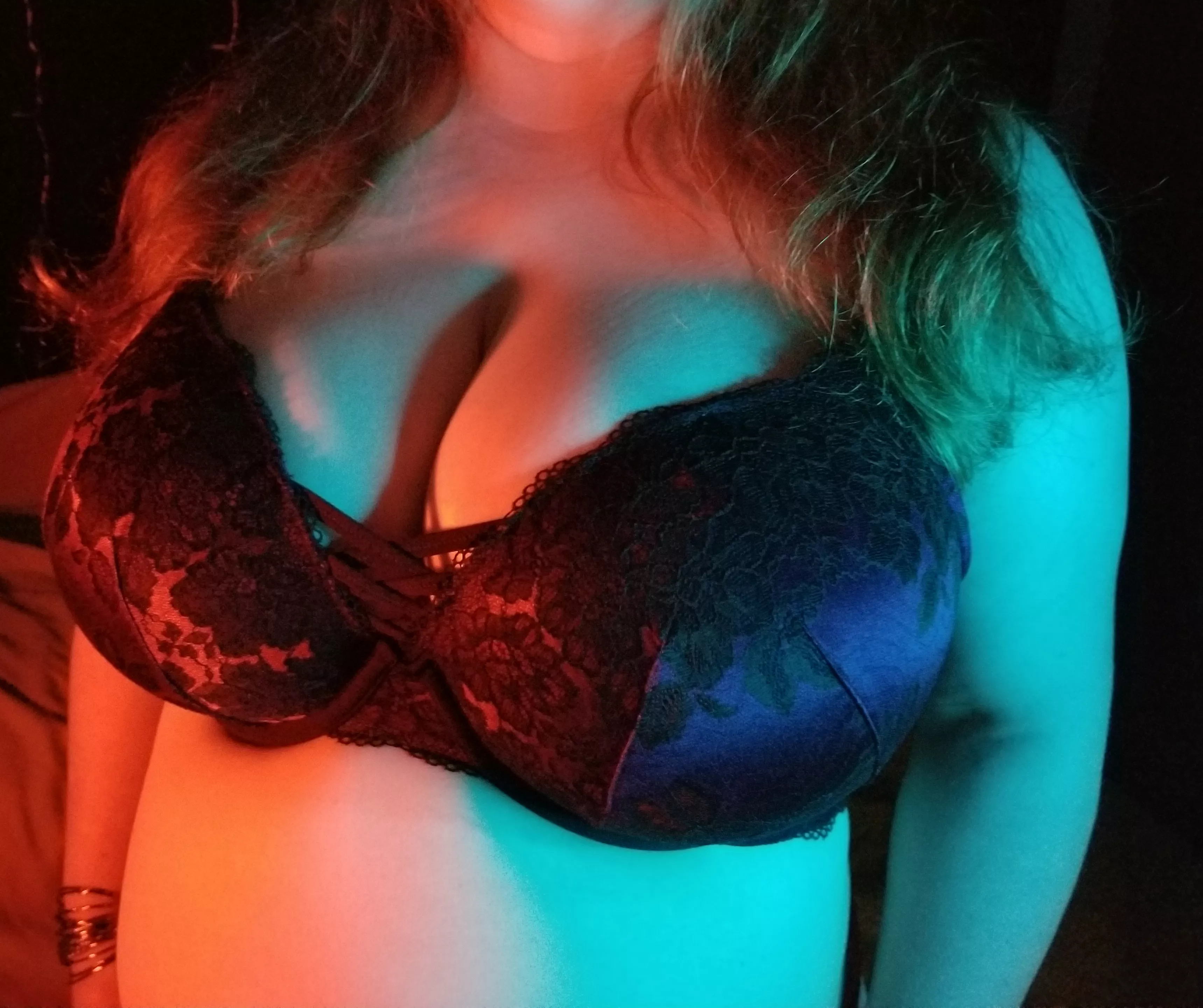 Wild new lights and a lacey new bra posted by Merotany