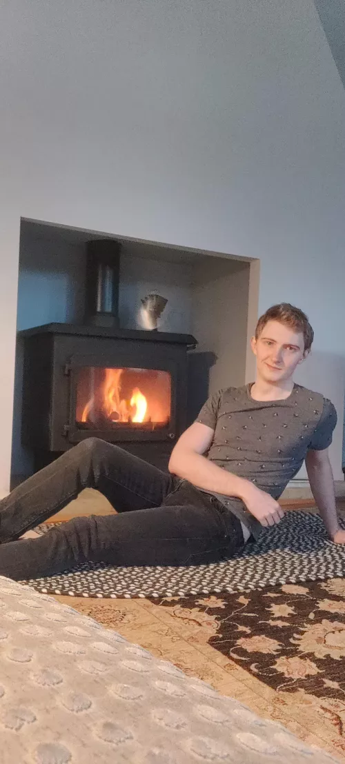 Will anybody cuddle up with me by the fire? by Atomlad360