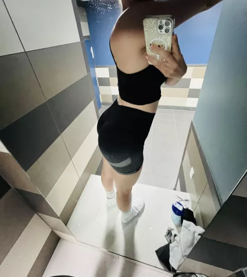 Will jump on counters to take Milfies 😂 by em_nextdoor