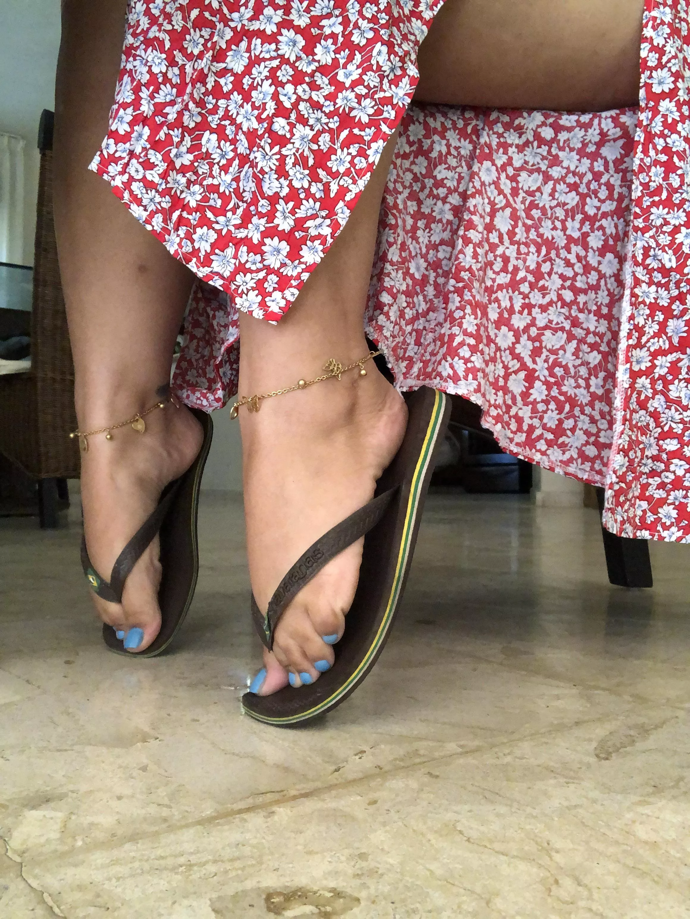 Will you be on knees ur for me? posted by Feetpics0o-