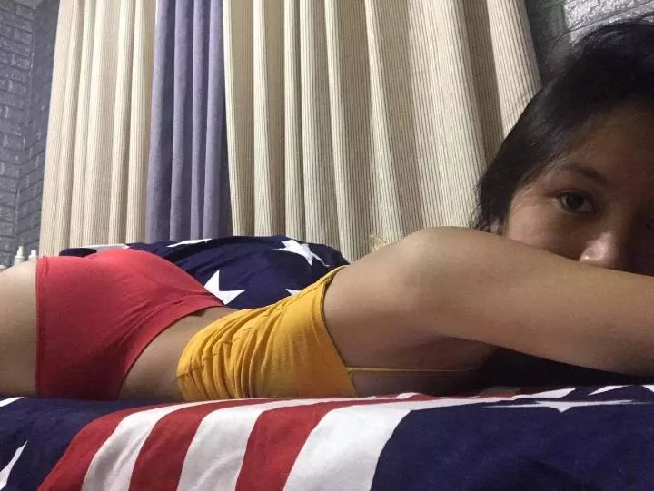 Will you come over to my room if I sent you this photo? posted by Vanessa_Pinay7