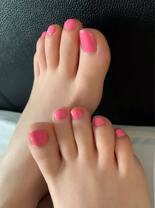 Will you suck or kiss them? 🖤 by BumbleBeee0