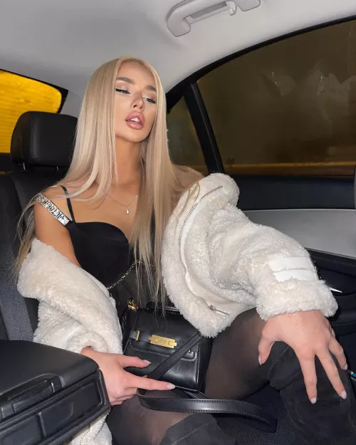 Will you to get hard for me please? 🍌😜 by evaelegant