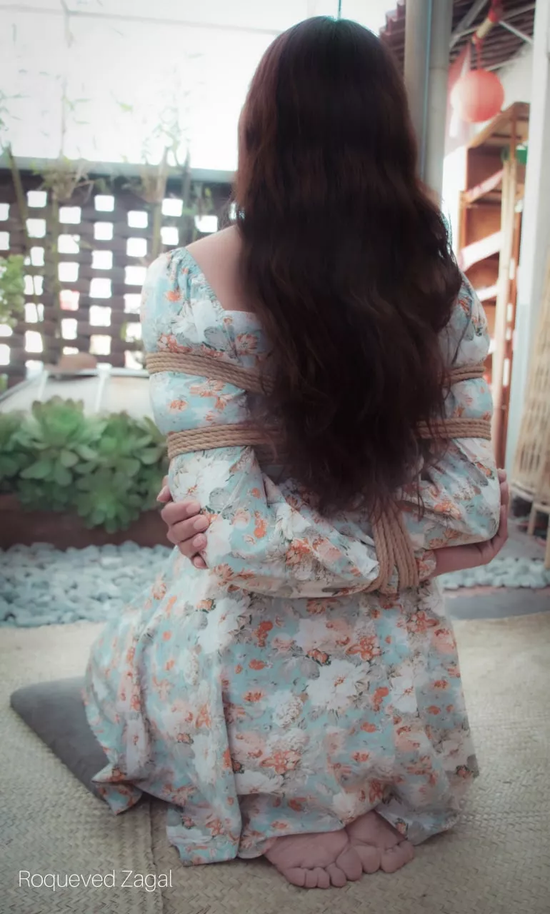 Wind over flowers, Model: Anonymous. Simple TK posted by Roqueved