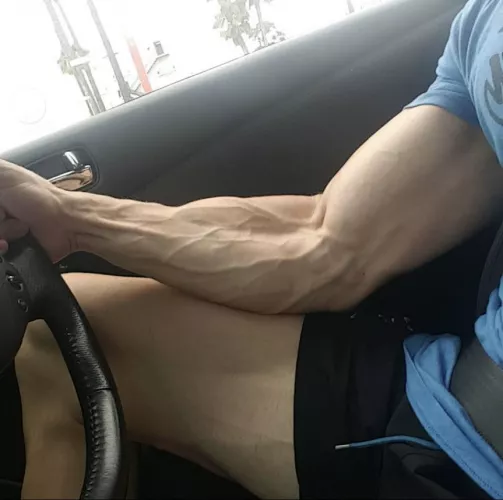 Wish I had more veins in my biceps but I think my forearms make up for it 😆 by redditor8177