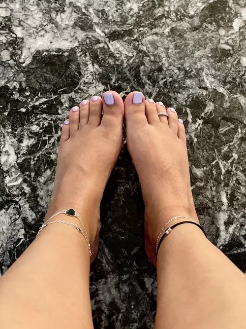 Wish I had some strong hands massaging my feet tonight. Who’s going to step up and help a girl out?😌 by PetitePedi