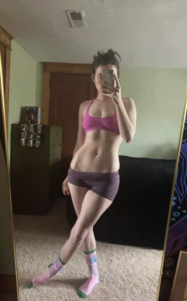 Wish I had someone to kiss my tummy posted by Pink_finnxox