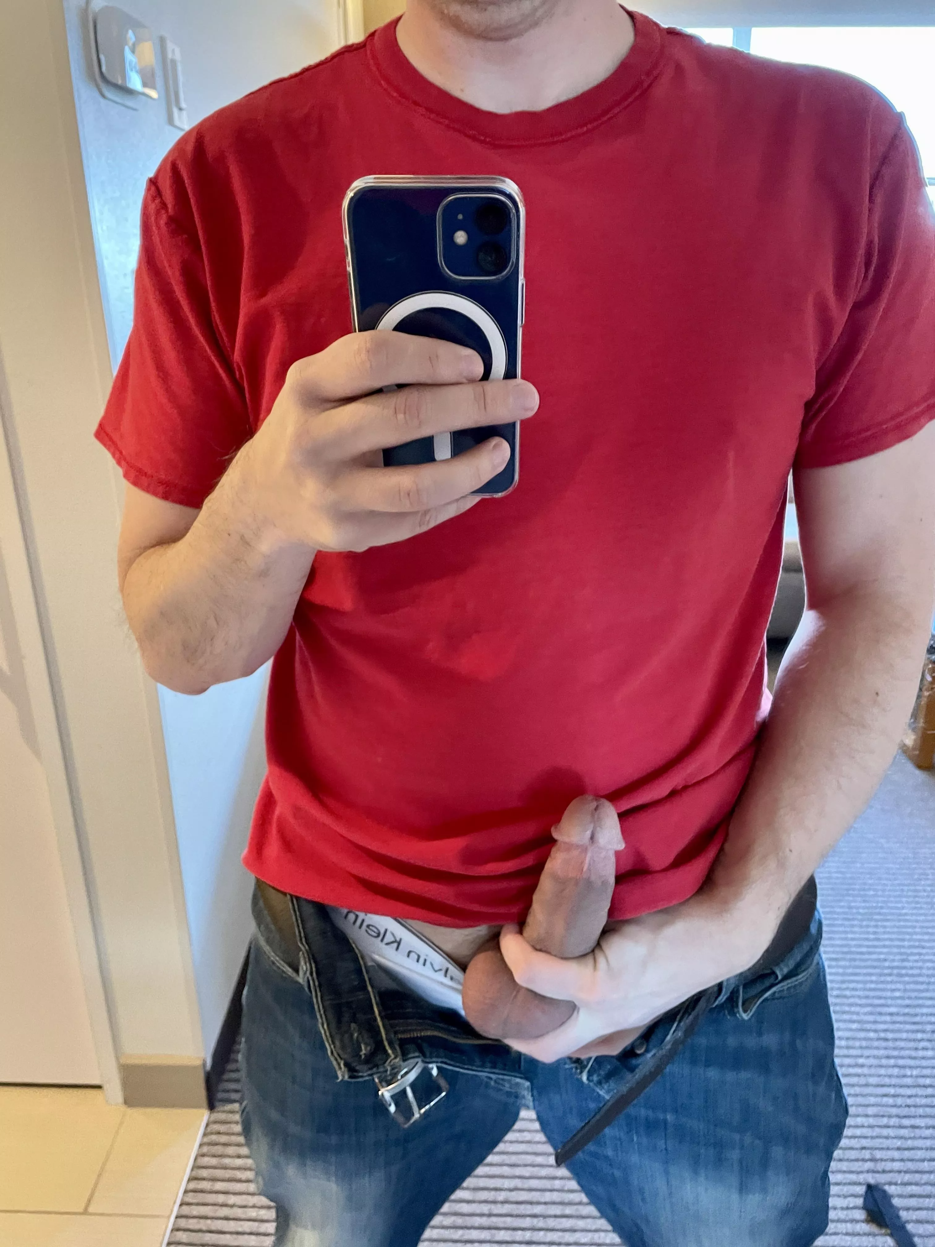 Wish I wasn’t all alone in my hotel room (47) posted by Imaginary-Error-4253