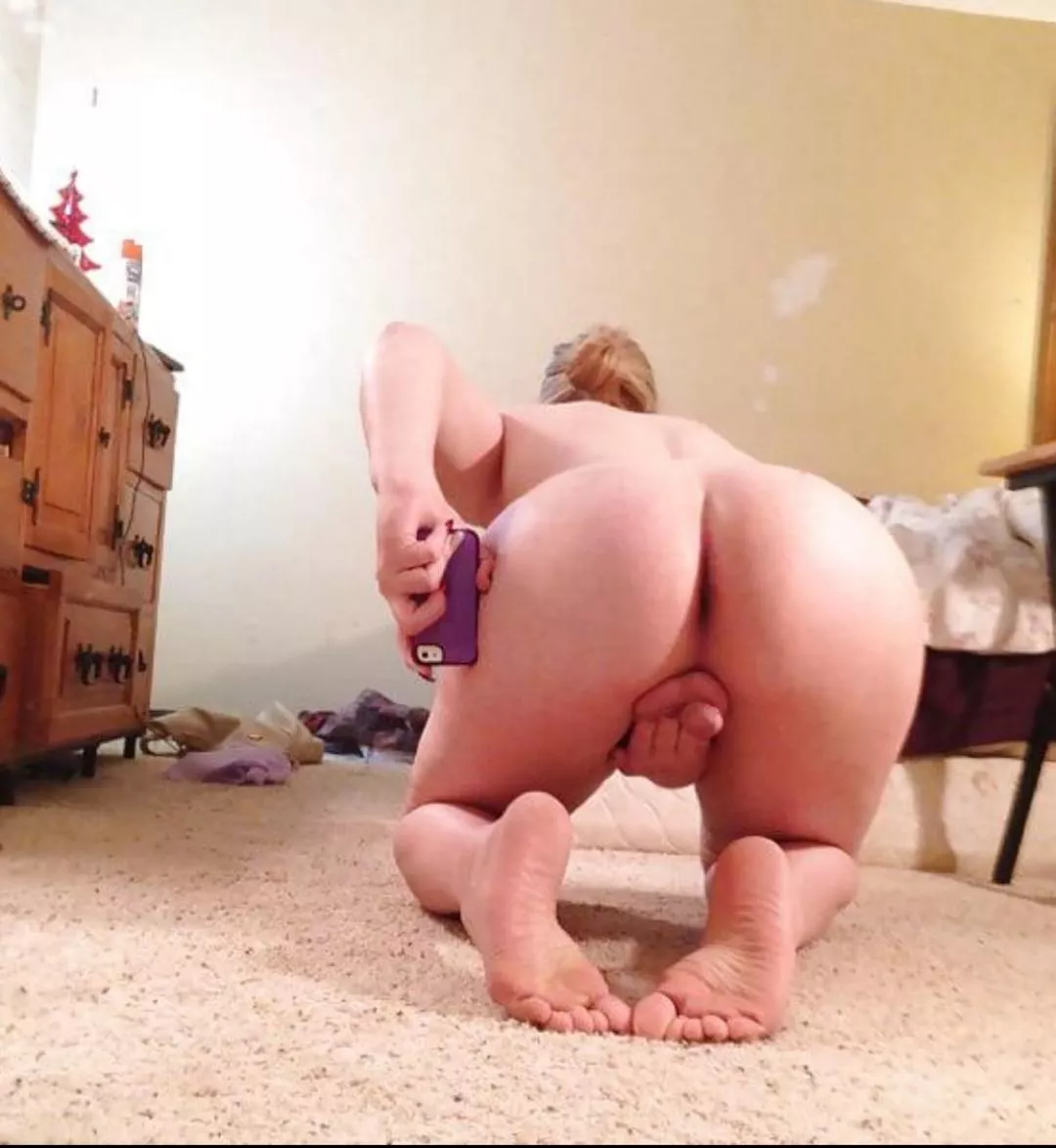 within minutes of chatting this sissy slave wanted me to expose her. posted by MasterJay75