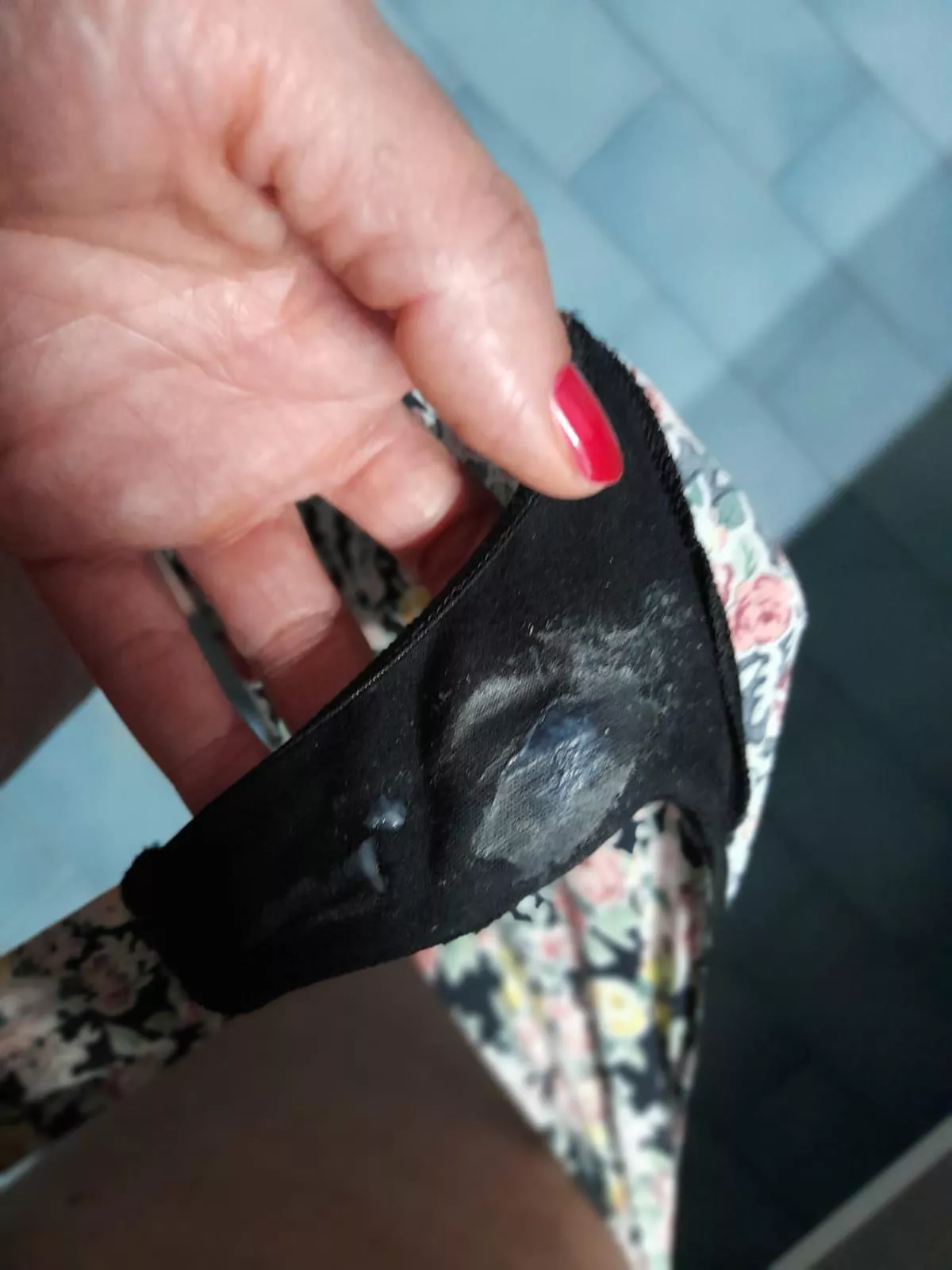 without my daughters the pussy gets wet ... help me!!!🐷🐷🐷🐷🐷 posted by babygorilla20