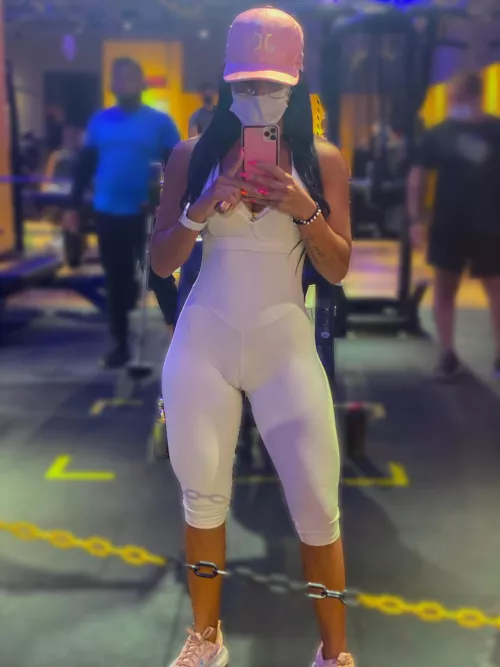 Without panties in the gym by victoriahot21