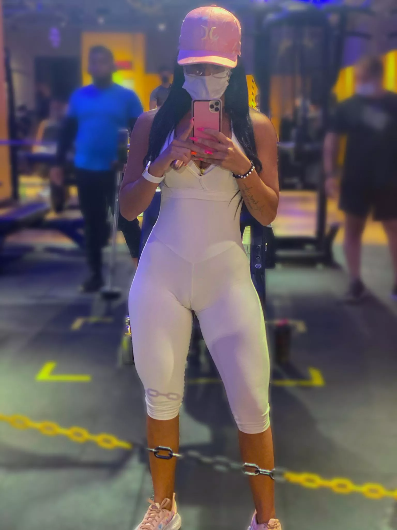 Without panties in the gym posted by victoriahot21