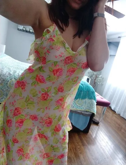 Wonder who the lucky guy is that will take this off my wife u/vthotwifey by couplefunvt