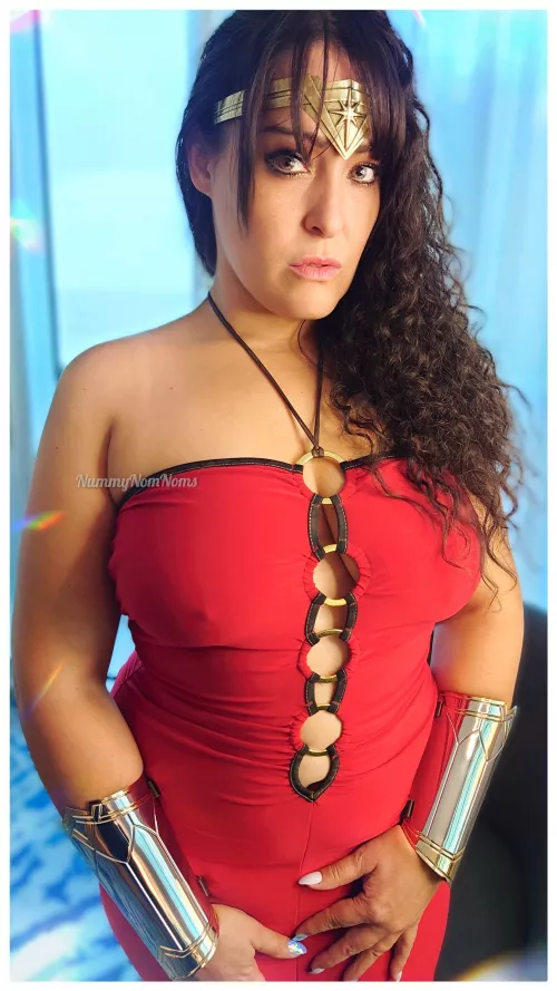 Wonder Woman going out to dinner! [f] by NummyNomNoms