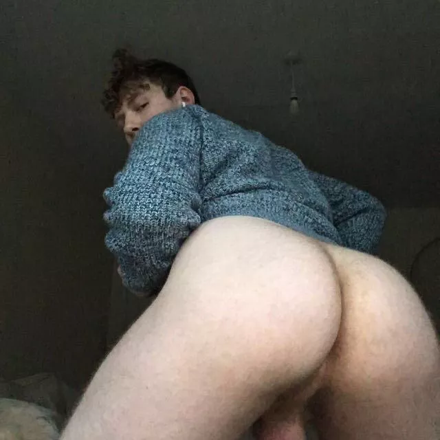 Work on the balls too whilst you’re down there… posted by thighssothick