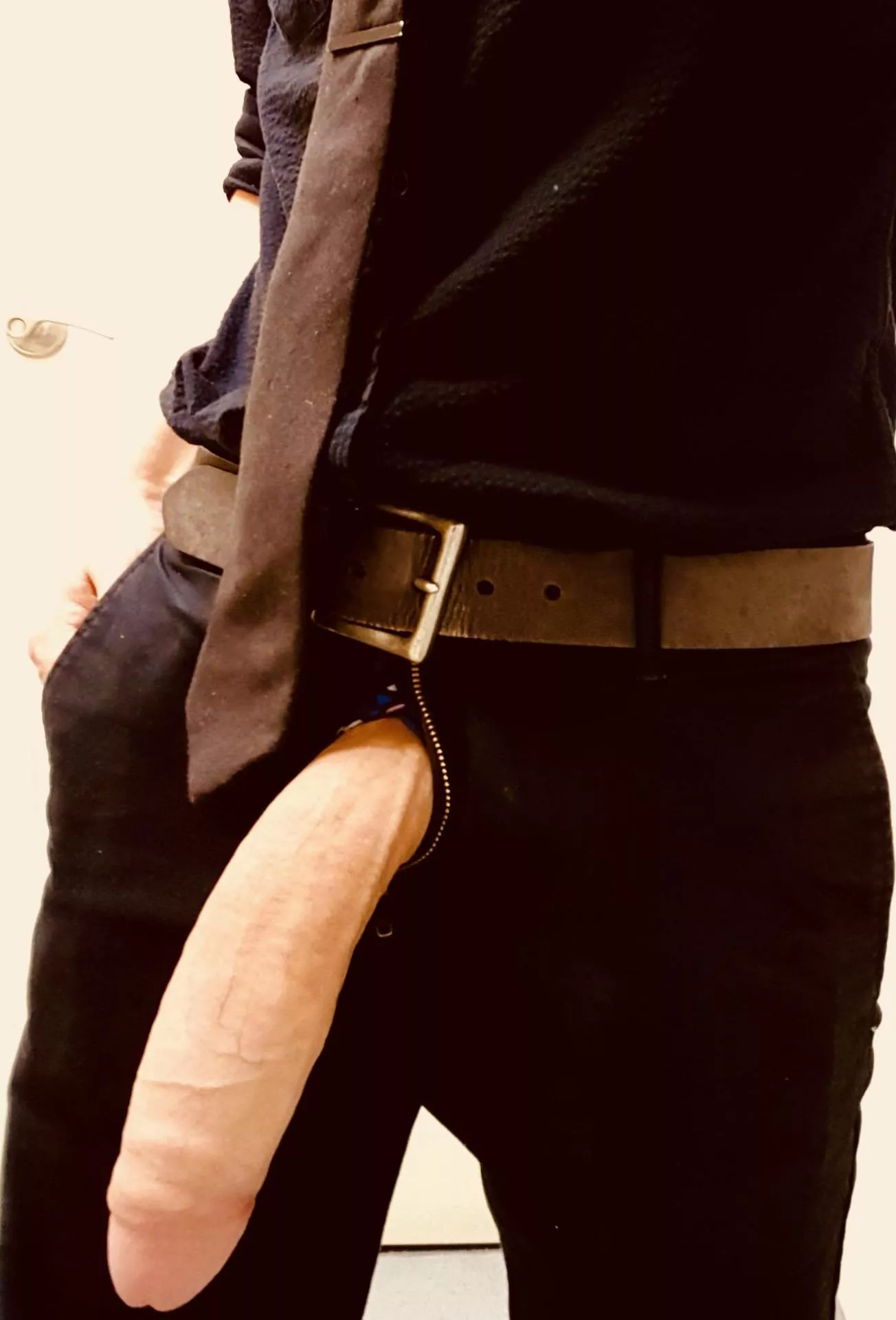 Work outfit 😉 💼 👨🏻‍💼 posted by darkmeat2022