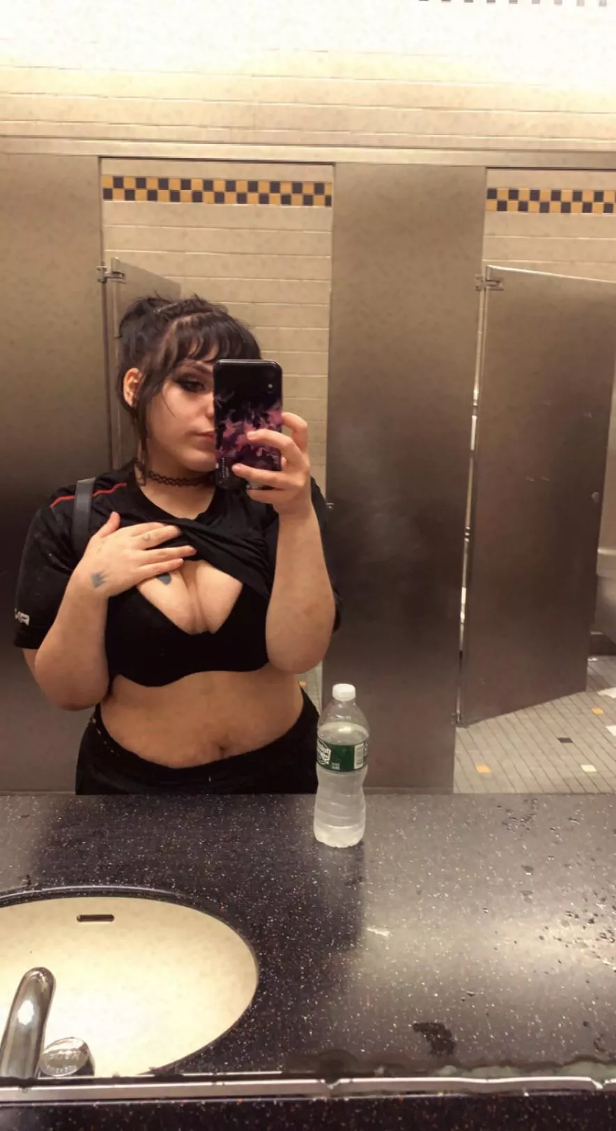 Work selfie ❤️ subscribe to my onlyfans to see me on live tuesdays and I deliver customs ❤️🥰😘 posted by Luna-bubbles27